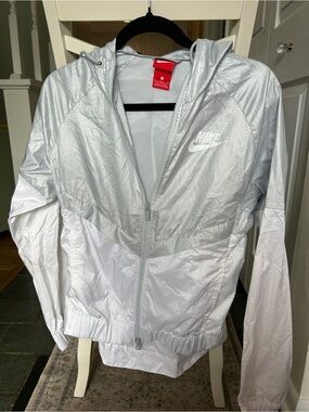 Nike Women's Silver and White Lightweight Hooded Windbreaker Jacket